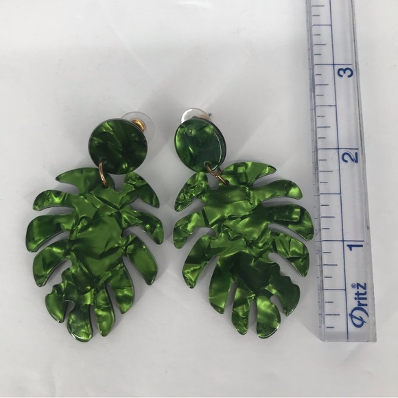 🌼5 for $25 Acrylic Monstera Leaf Earrings - Picture 3 of 3